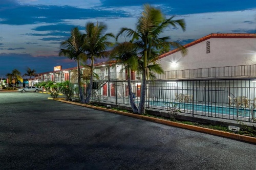 Red Roof Inn Los Angeles - Bellflower image 22